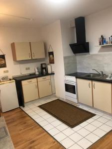 a kitchen with white cabinets and a stove top oven at Apartment 3 Große Brüdergasse in Bautzen