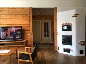 TV a/nebo společenská místnost v ubytování Allika Apartments
