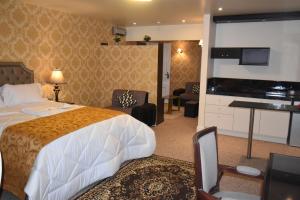 A bed or beds in a room at Hotel Paradis Suite Cusco