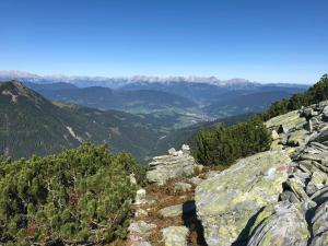 uma vista do topo de uma montanha em Appartementhaus Sky Lodge em Altenmarkt im Pongau