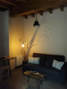 A seating area at Las Cavernas Del Bisonte