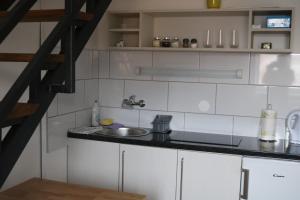 A kitchen or kitchenette at Apartment F6