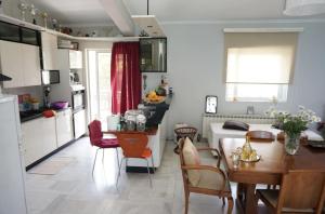 Kuchyň nebo kuchyňský kout v ubytování Sea Side Villa Alexandra