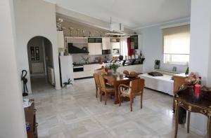 Kuchyň nebo kuchyňský kout v ubytování Sea Side Villa Alexandra