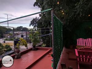 Rõdu või terrass majutusasutuses Hostal Las Cruces