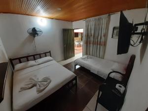 Una cama o camas en una habitación de Hotel Sol y Mar