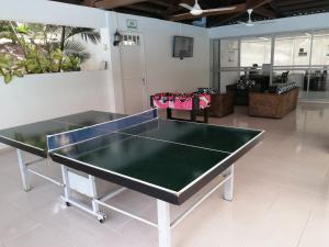 Stolní tenis v ubytování Girardot Resort nebo okolí