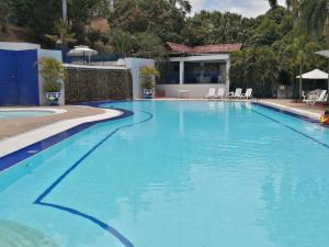 Bazén v ubytování Girardot Resort nebo v jeho okolí