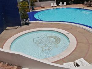 Bazén v ubytování Girardot Resort nebo v jeho okolí