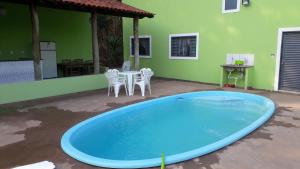Bazén v ubytování Chacara sao gabriel nebo v jeho okolí