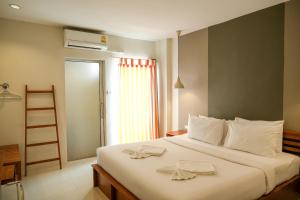 Postel nebo postele na pokoji v ubytování Krabi Pitta House