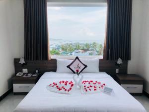 Giường trong phòng chung tại Phung Hung Boutique Hotel