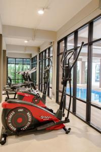 Fitness centrum a/nebo fitness zařízení v ubytování B Stay Hotel - SHA Plus Certified