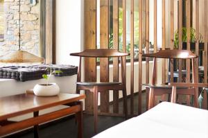 A seating area at Casa Boumort