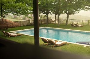Swimming pool sa o malapit sa Casa Boumort