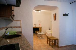 Una cocina o zona de cocina en Casas Cueva Molino Fuencaliente