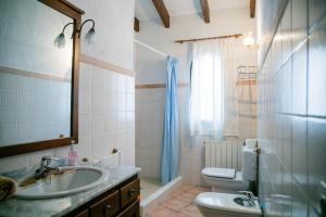 Un baño de Casas Cueva Molino Fuencaliente