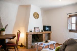 Una televisión o centro de entretenimiento en Casas Cueva Molino Fuencaliente