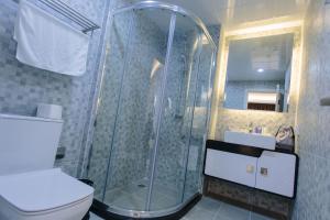 Koupelna v ubytování CA&SA Serviced Apartment