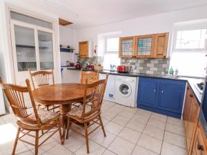 Kuchyň nebo kuchyňský kout v ubytování Cozy Cwtch Cottage + 11 fotografií