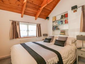 Postel nebo postele na pokoji v ubytování Pond Cottage