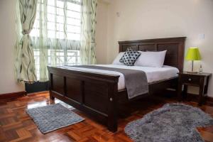 Ліжко або ліжка в номері Sherry Homes- 1 BDRM PENTPAD WESTLANDS NAIROBI