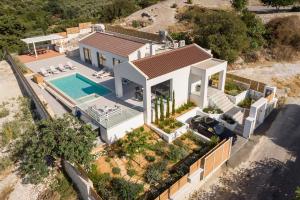 Πισίνα στο ή κοντά στο Villa White Harmony