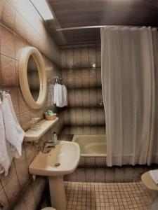 Bathroom sa Park Hotel Turku