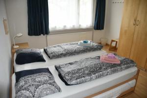 two beds with blankets and towels on top of them at Ferienwohnung Schaap-Müller in Andermatt