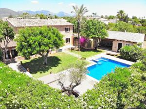 an aerial view of a house with a swimming pool at Finca Siscelis 063 by Mallorca Charme in Santa Maria del Camí