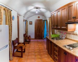 Una cocina o zona de cocina en Casas Cueva Molino Fuencaliente