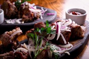 Makanan di atau berdekatan hotel