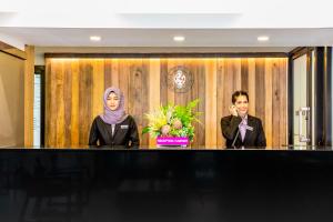 Členové personálu v ubytování Livotel Express Hotel Ramkhamhaeng 50 Bangkok - No Parking + 10 fotografií