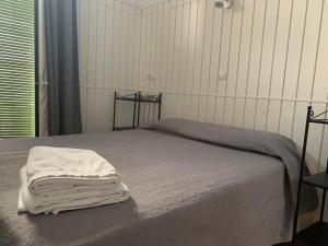 Łóżko lub łóżka w pokoju w obiekcie Hostal Alcobia