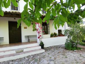 A garden outside Casa Rural La Maquinilla