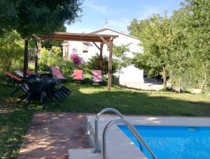 A garden outside Casa Rural La Maquinilla