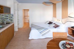 Кровать или кровати в номере Apartamentos Castaví