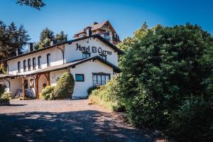 a building with a sign on the front of it at Hotel El Ciervo in Villarrica