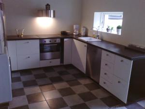 Kuchyň nebo kuchyňský kout v ubytování Svalegaarden Guesthouse