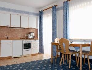 Kuchyň nebo kuchyňský kout v ubytování Gästehaus Biedermann
