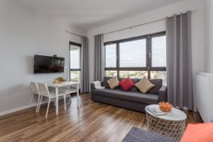 Televízia a/alebo spoločenská miestnosť v ubytovaní Chill Apartments Wolska 45