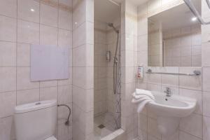 Koupelna v ubytování Hotel Globus