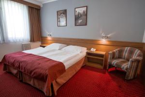 Postel nebo postele na pokoji v ubytování Hotel Globus + 37 fotografií