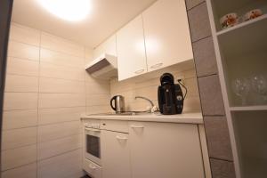 Kuchyň nebo kuchyňský kout v ubytování Studio bim Chalet bim Chilchli + 17 fotografií