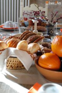 a table topped with baskets of bread and oranges at B&B Mulini Venturi in Saludecio
