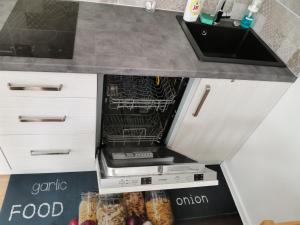Kuchyňa alebo kuchynka v ubytovaní Friends & Family Apartmanok Velence