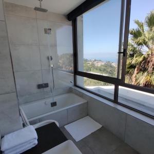 Koupelna v ubytování Luxury Suites by Notaly Ariel