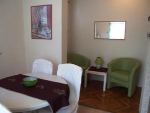 Ein Sitzbereich in der Unterkunft App Sanny with nice terrace