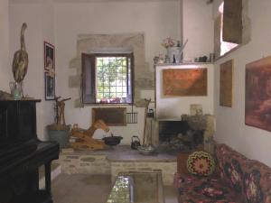 a living room with a fireplace and a couch at Ai Limiti • 67 • StoneHouse in Palombaro