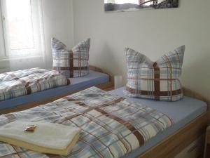 Ένα ή περισσότερα κρεβάτια σε δωμάτιο στο Ferienwohnung mit Balkon